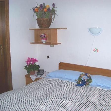 Garni Pecol Bed & Breakfast Fusine Room photo